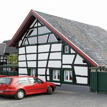 Nostalgic Apartment In The Eifel Region Шлайден Екстериор снимка