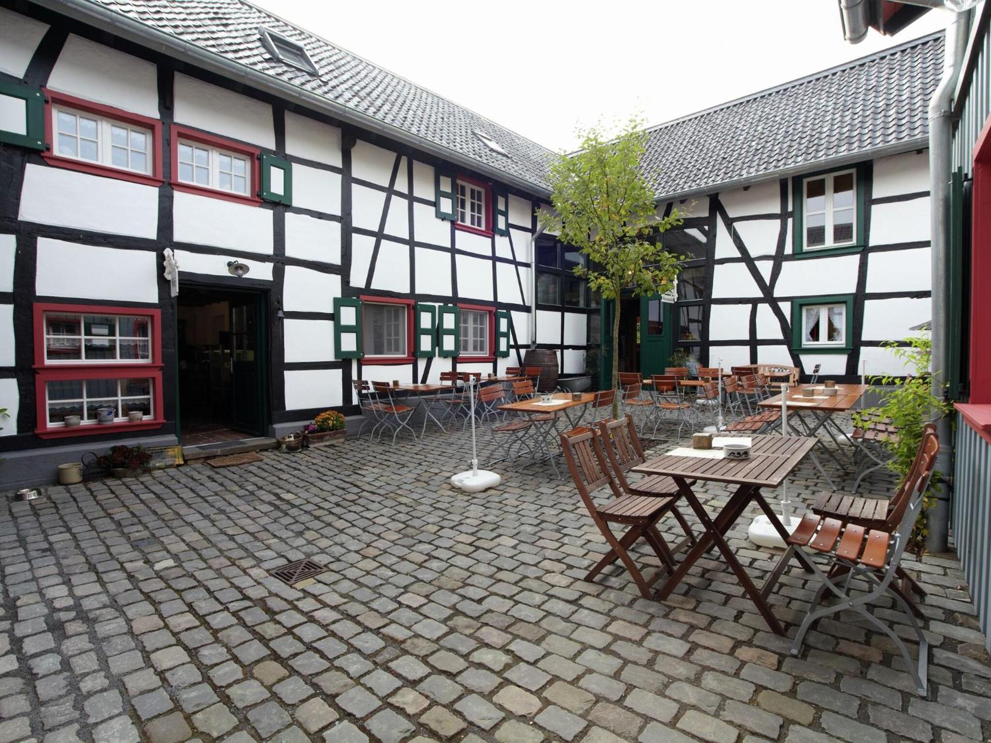 Nostalgic Apartment In The Eifel Region Шлайден Екстериор снимка